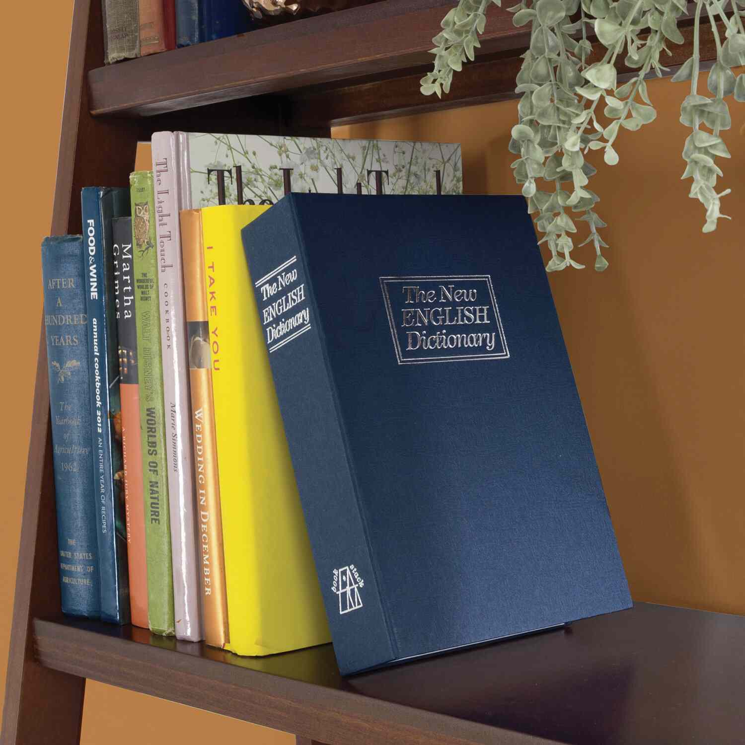 картинка Сейф-книга, 15,5*24,5*5,5 см, темно-синий, ключевой замок, "Английский словарь", BRAUBERG, 291178 от магазина Альфанит в Кунгуре